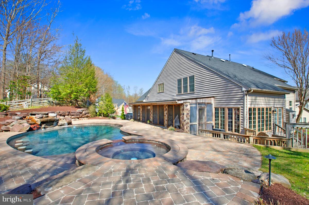 SOUTH RIVER COLONY - Residential