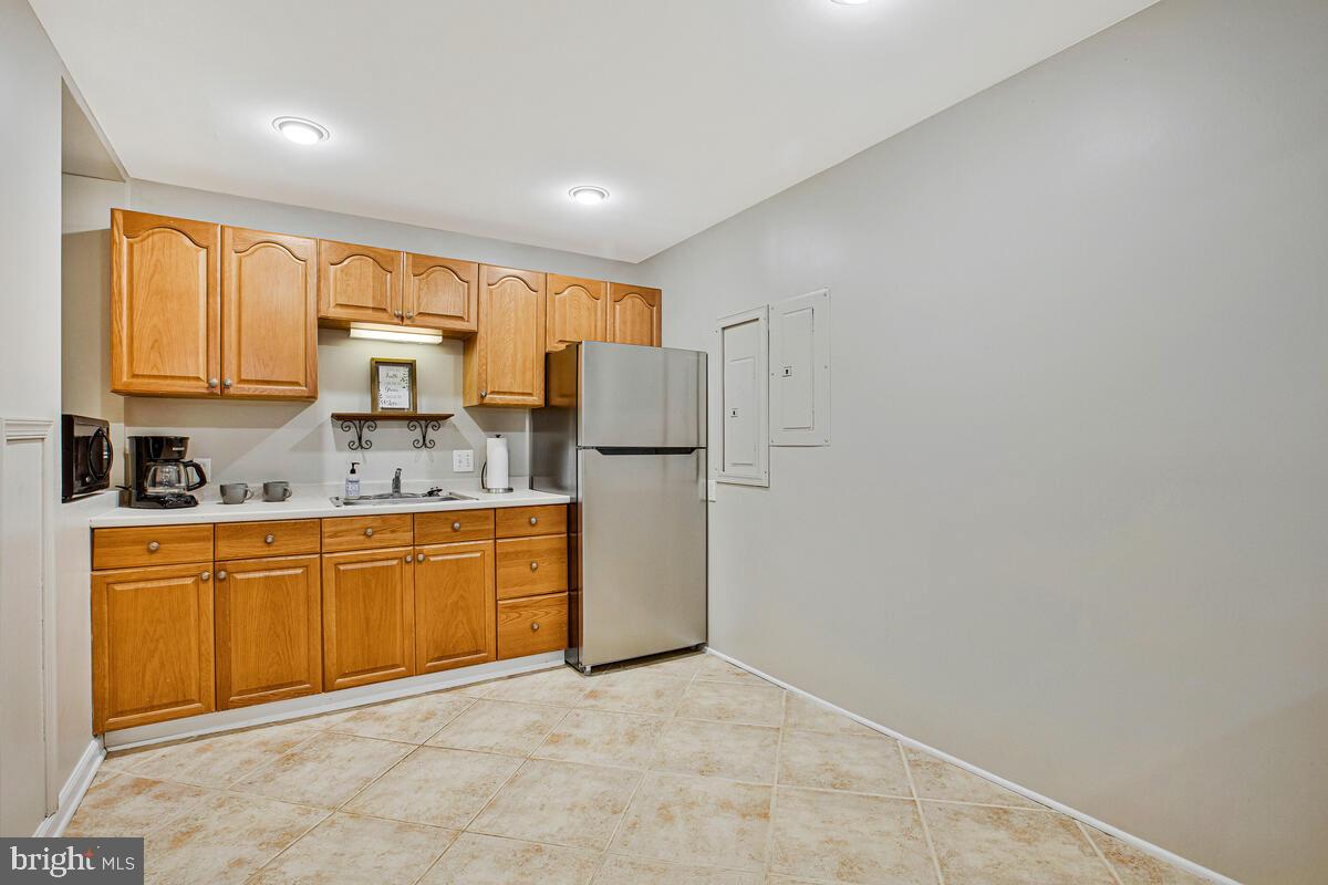 SOUTH RIVER COLONY - Residential