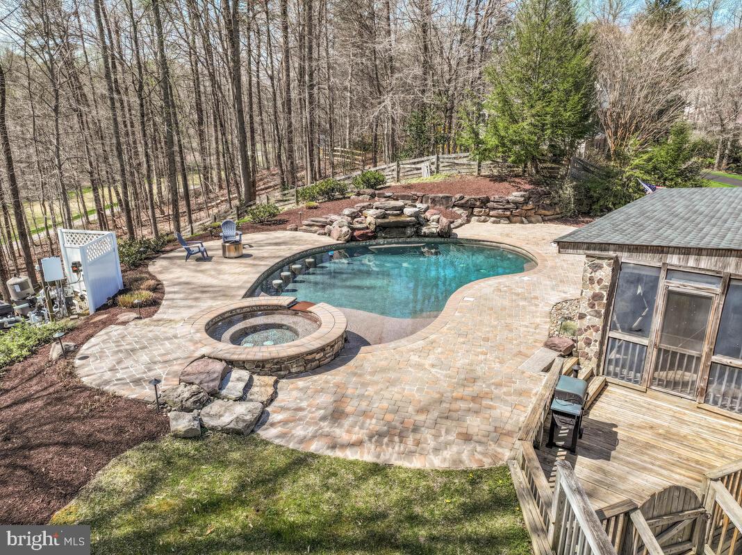 SOUTH RIVER COLONY - Residential