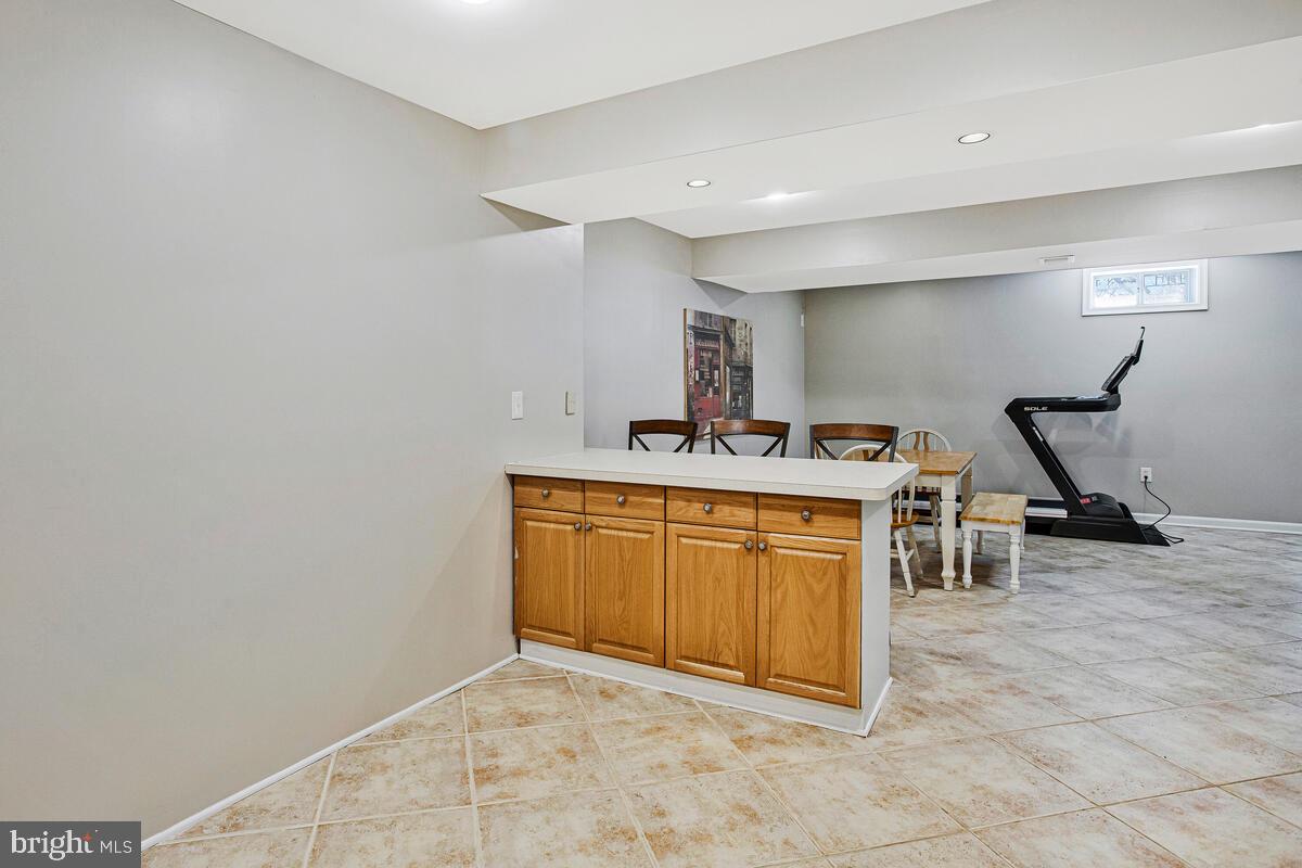 SOUTH RIVER COLONY - Residential