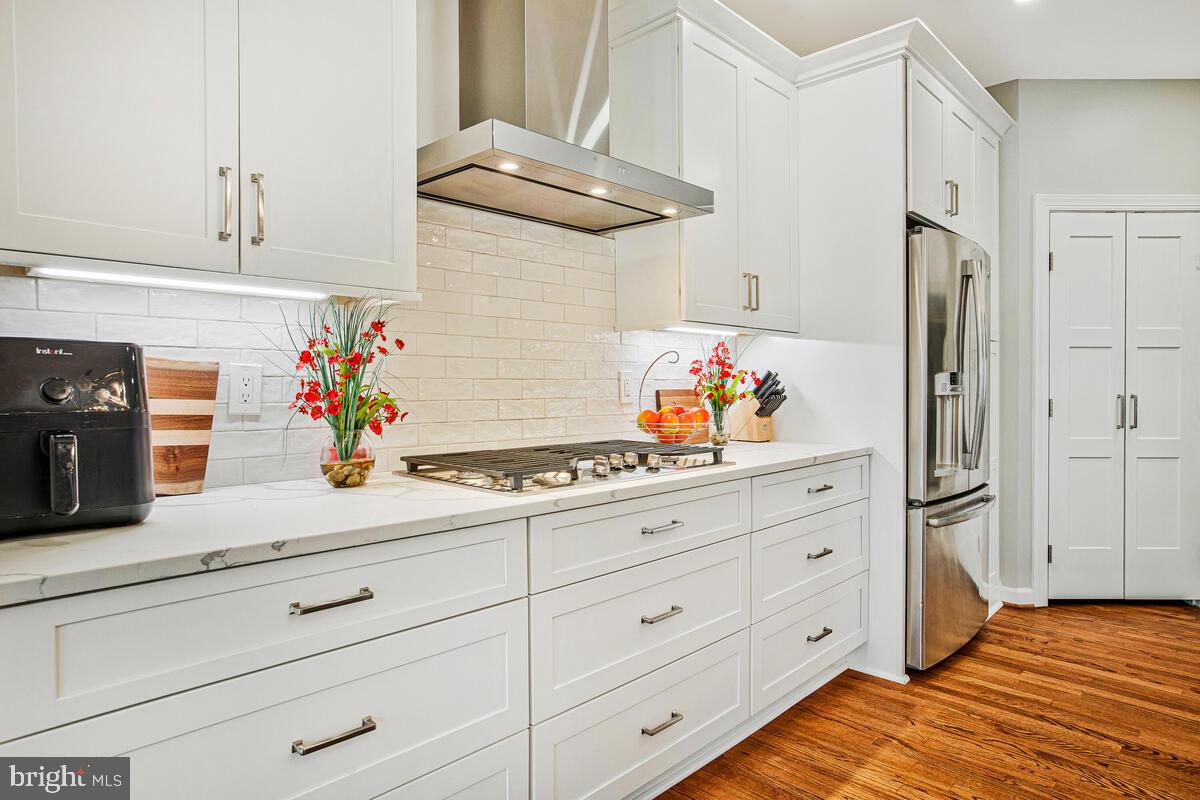 SOUTH RIVER COLONY - Residential