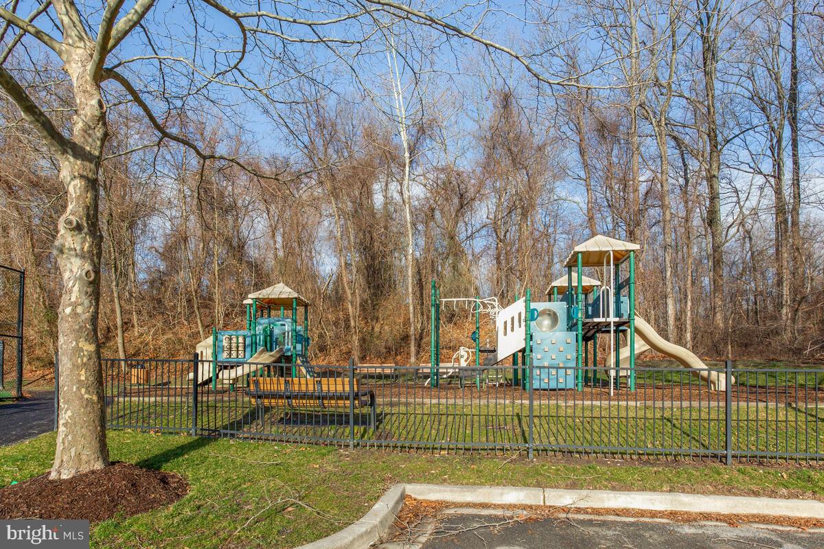 SOUTH RIVER COLONY - Residential