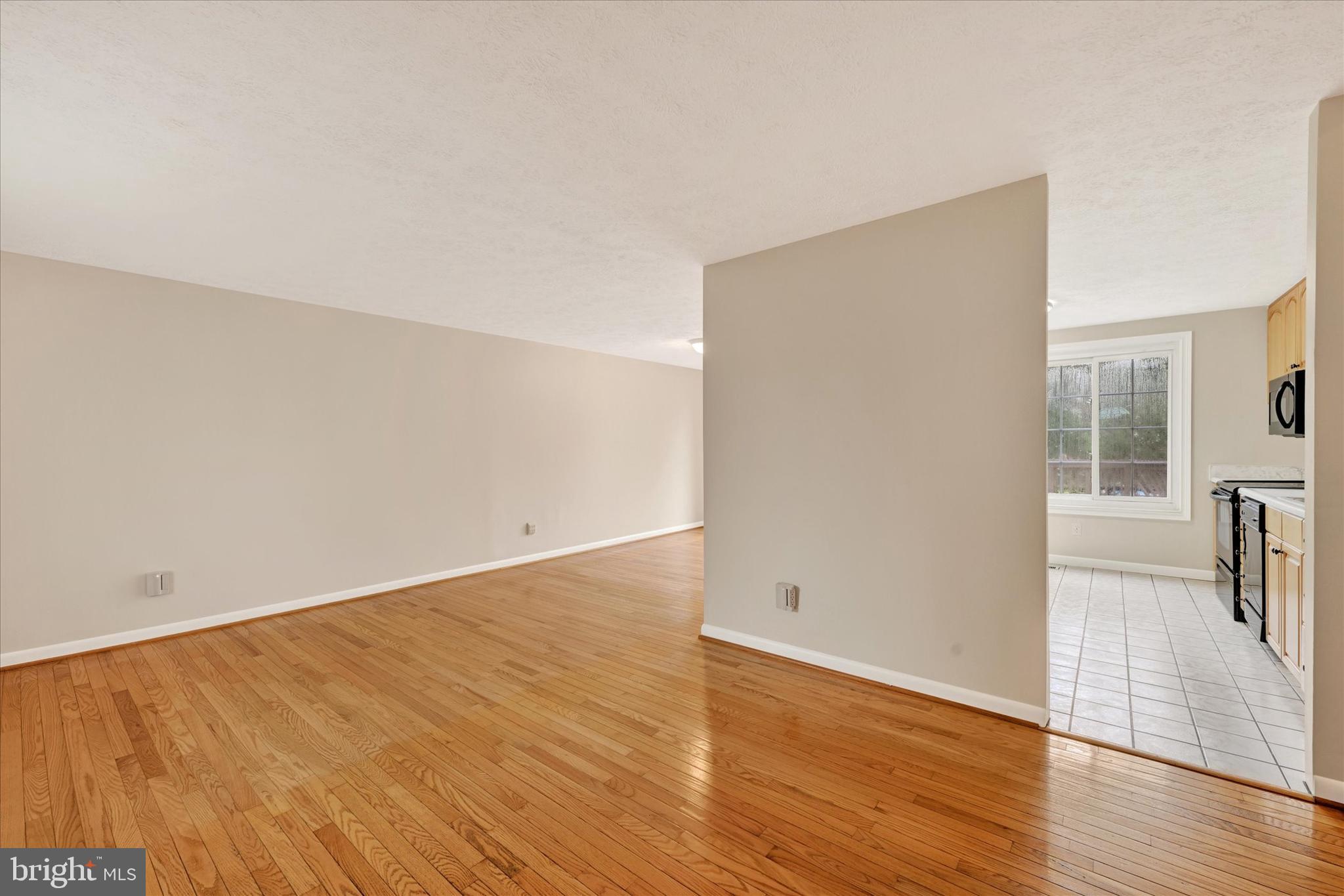 3 AYR COURT