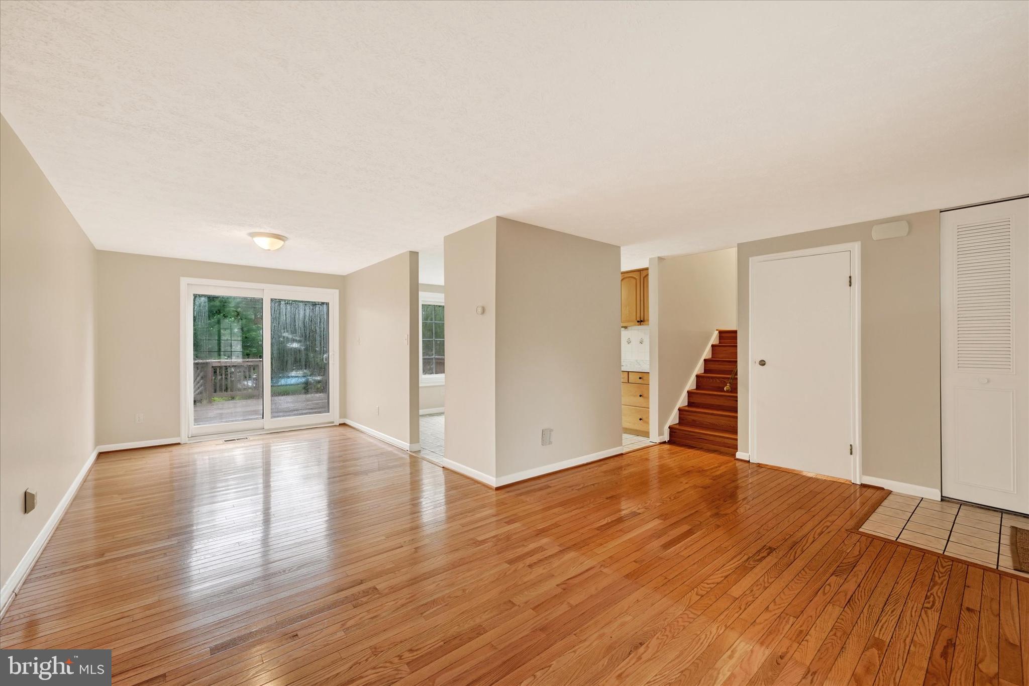 3 AYR COURT