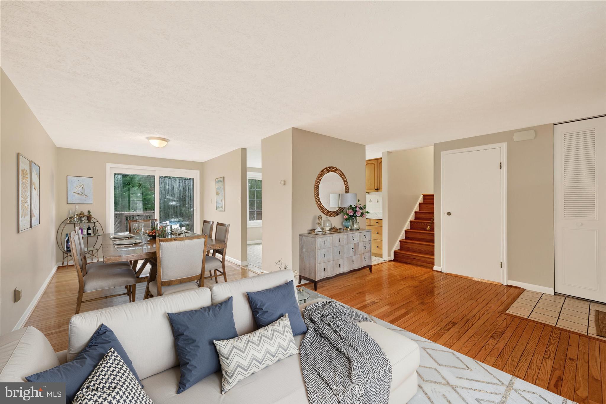 3 AYR COURT
