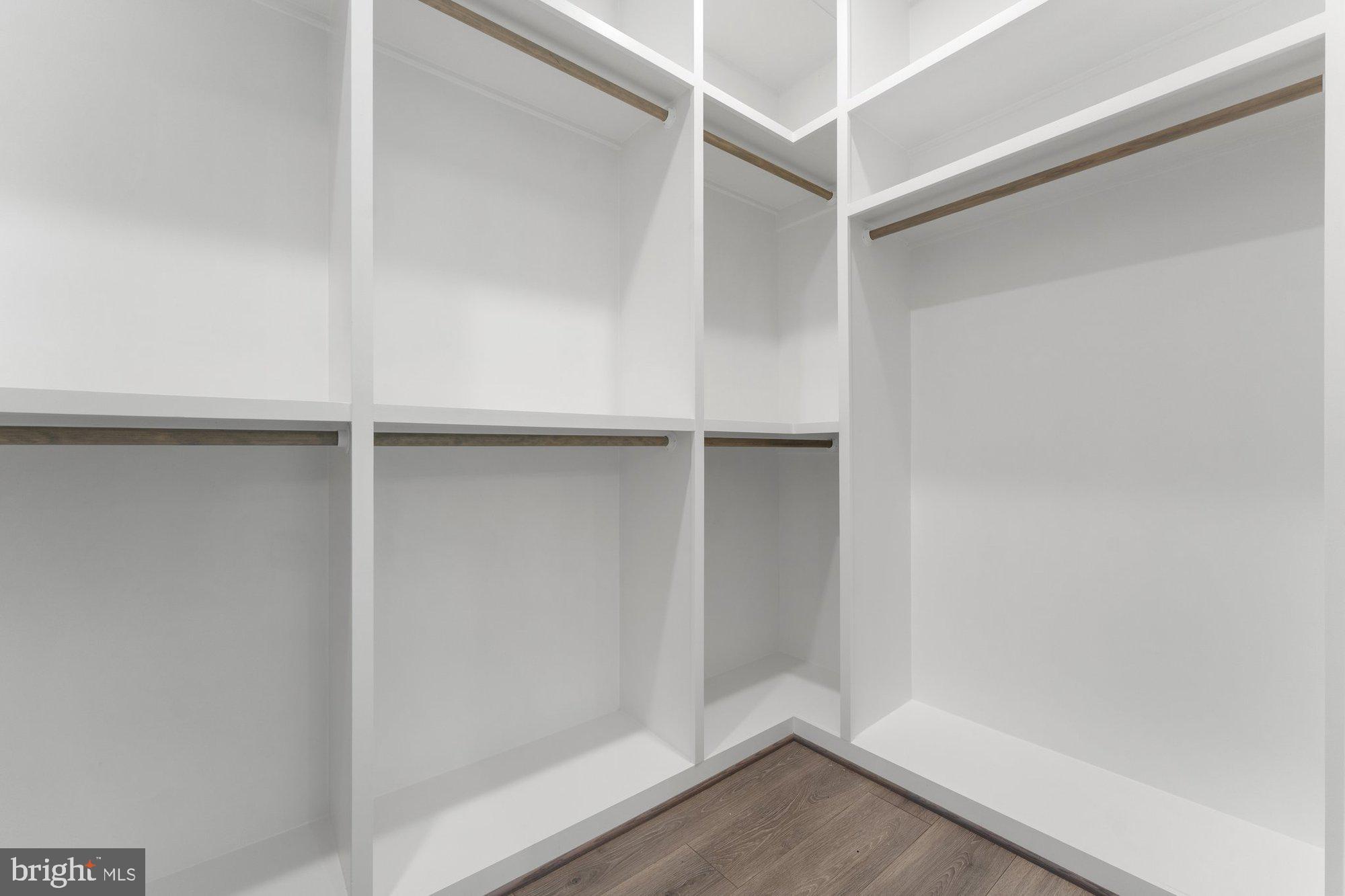 VIENNA HILLS - Residential