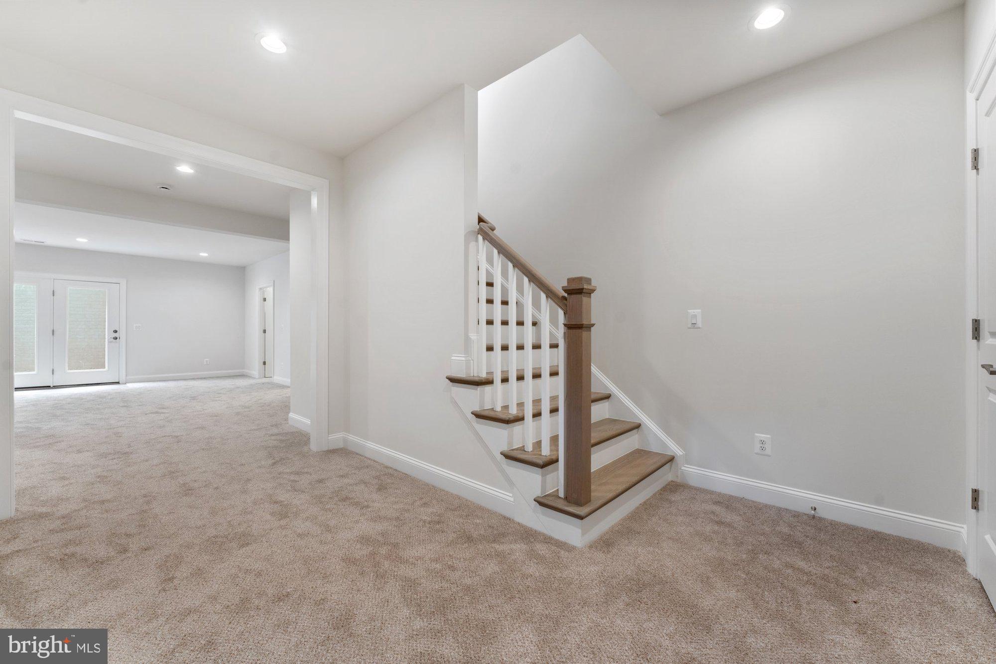 VIENNA HILLS - Residential