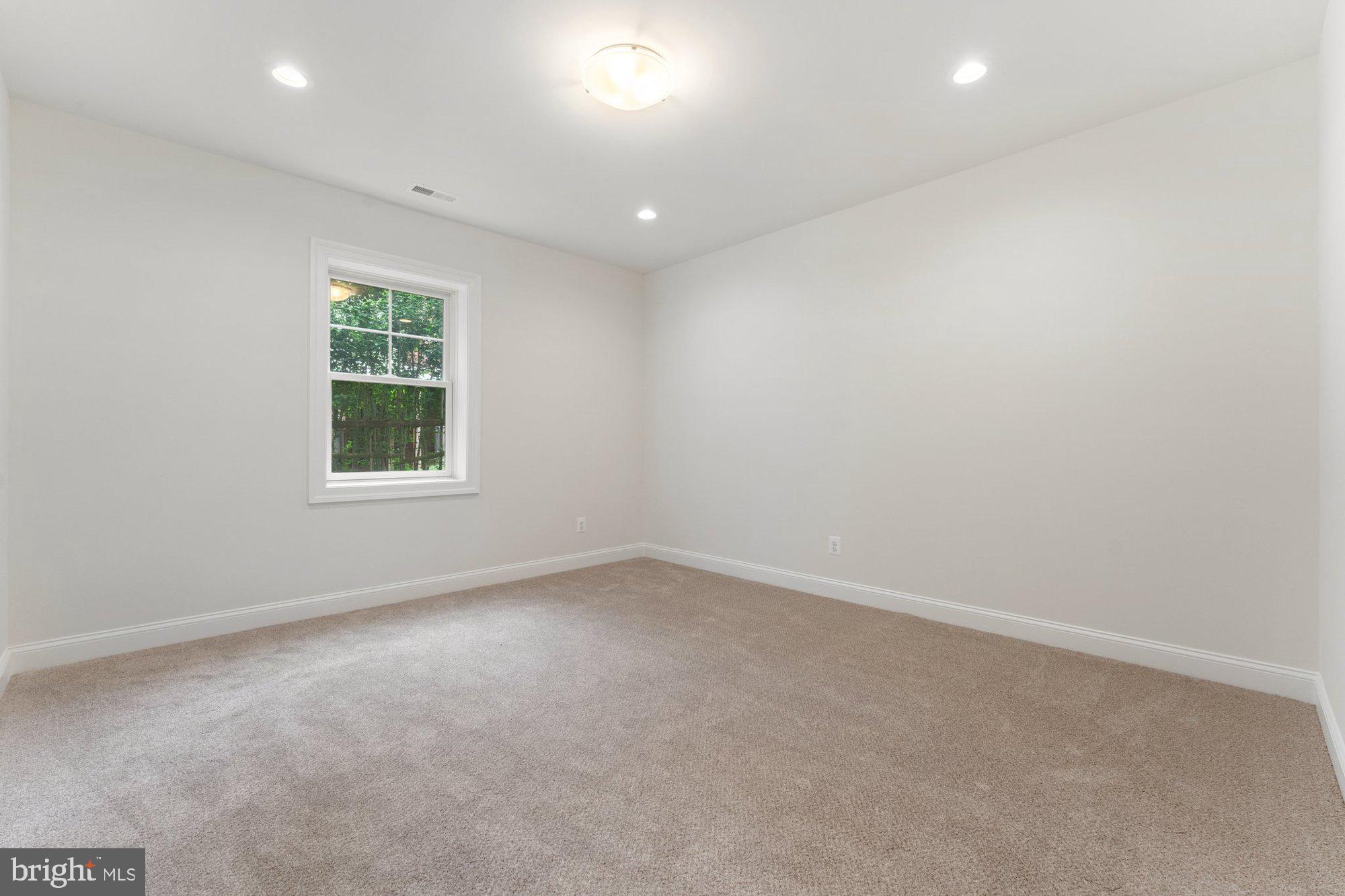 VIENNA HILLS - Residential