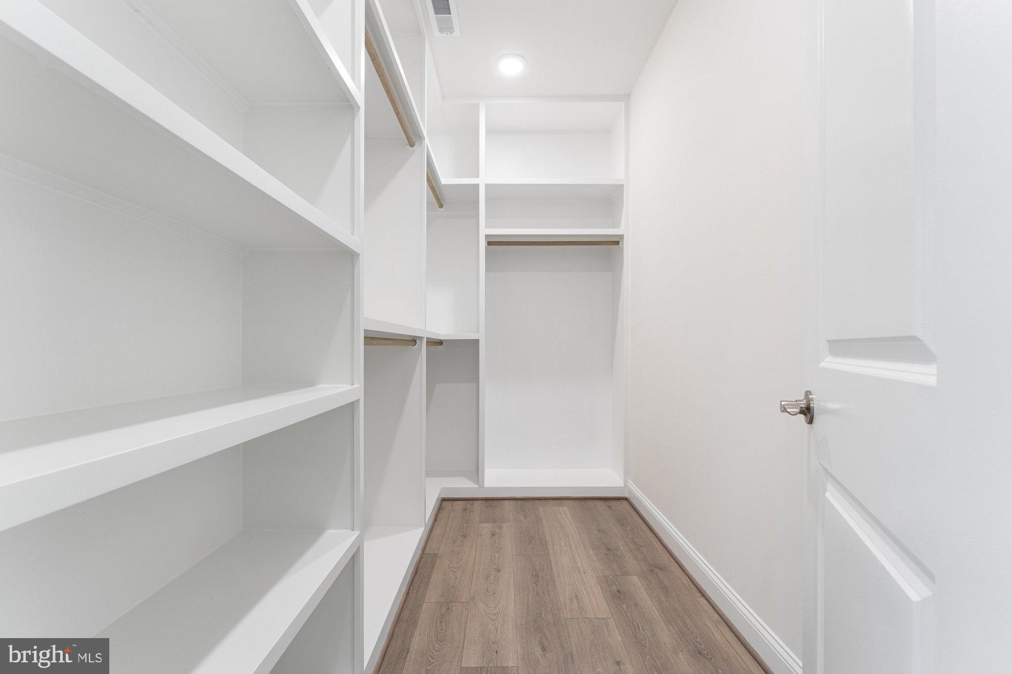 VIENNA HILLS - Residential