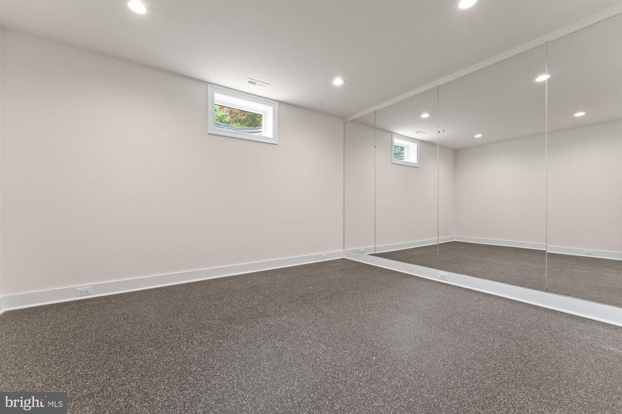 VIENNA HILLS - Residential