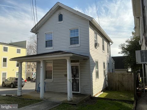 Homes For Sale - 910 Montgomery Street #A<br/> LAUREL, MD 20707