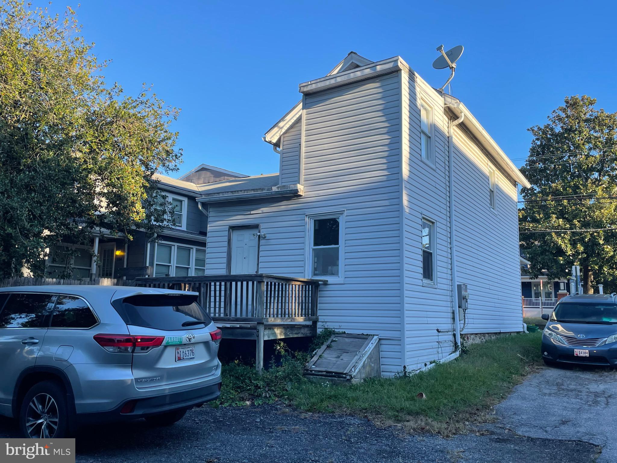 910 MONTGOMERY STREET A