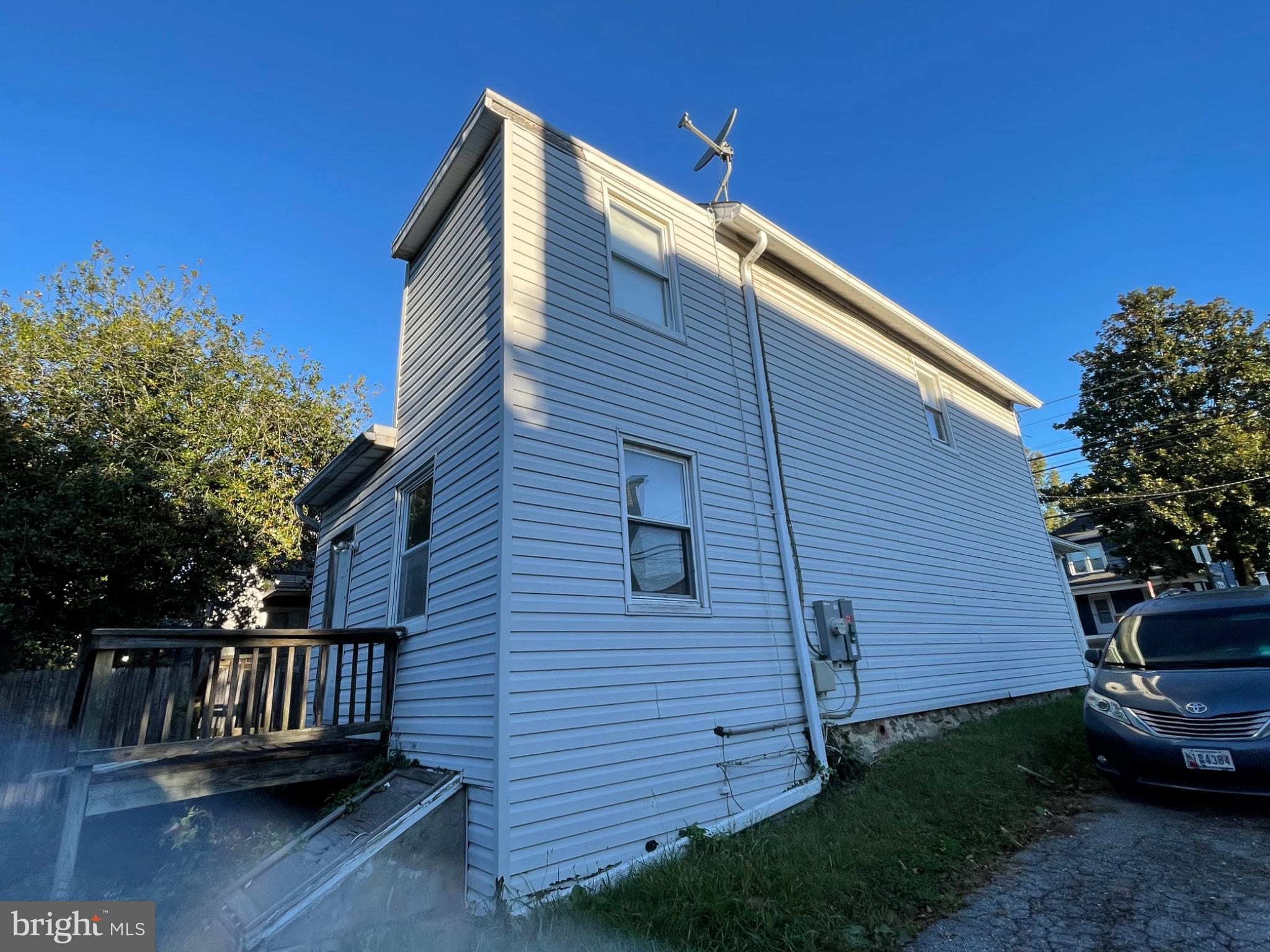 910 MONTGOMERY STREET A