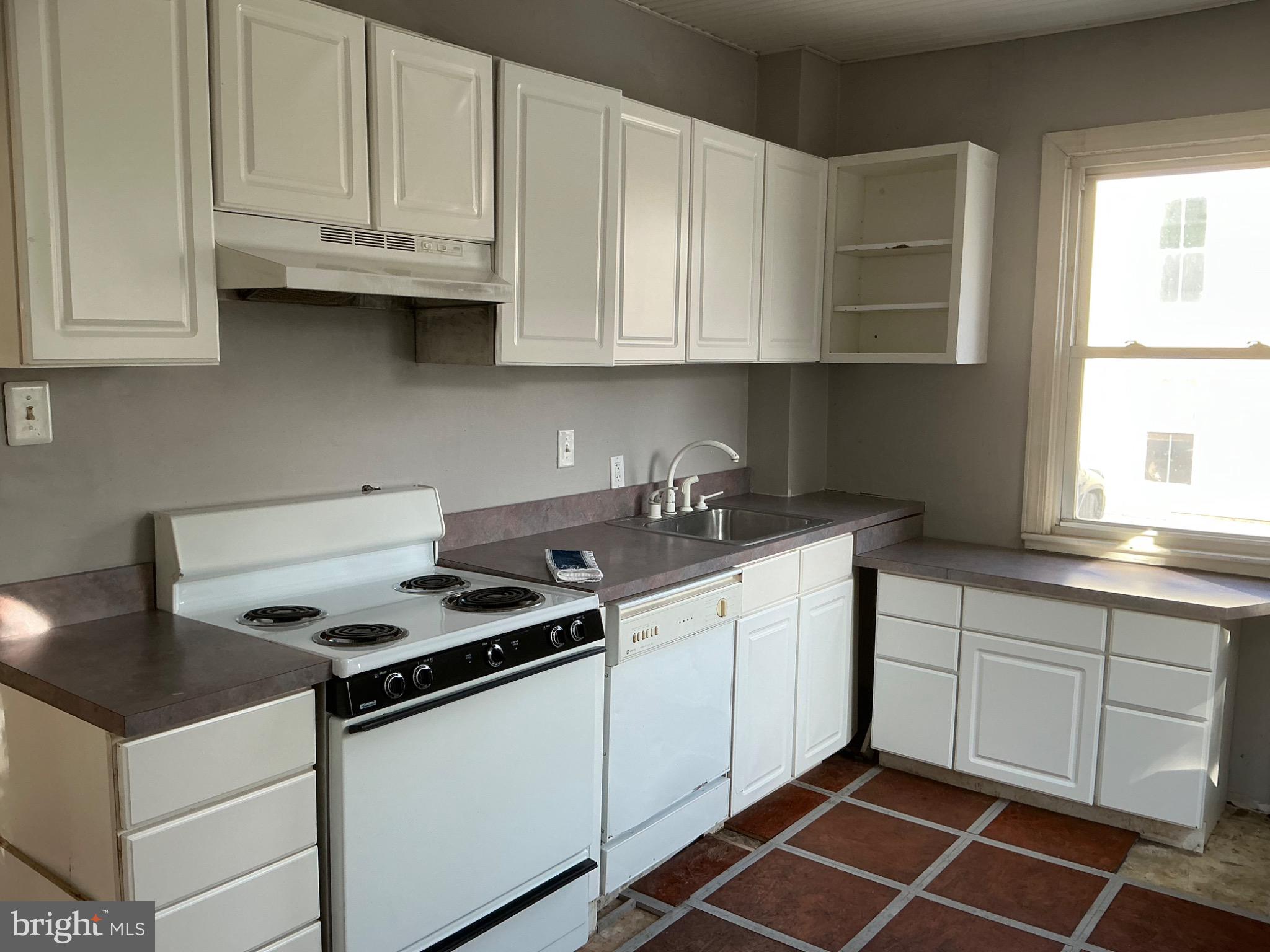 910 MONTGOMERY STREET A