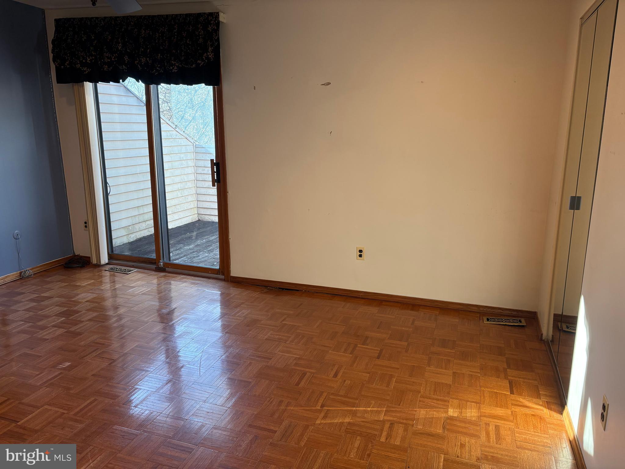 COMSTOCK - Residential