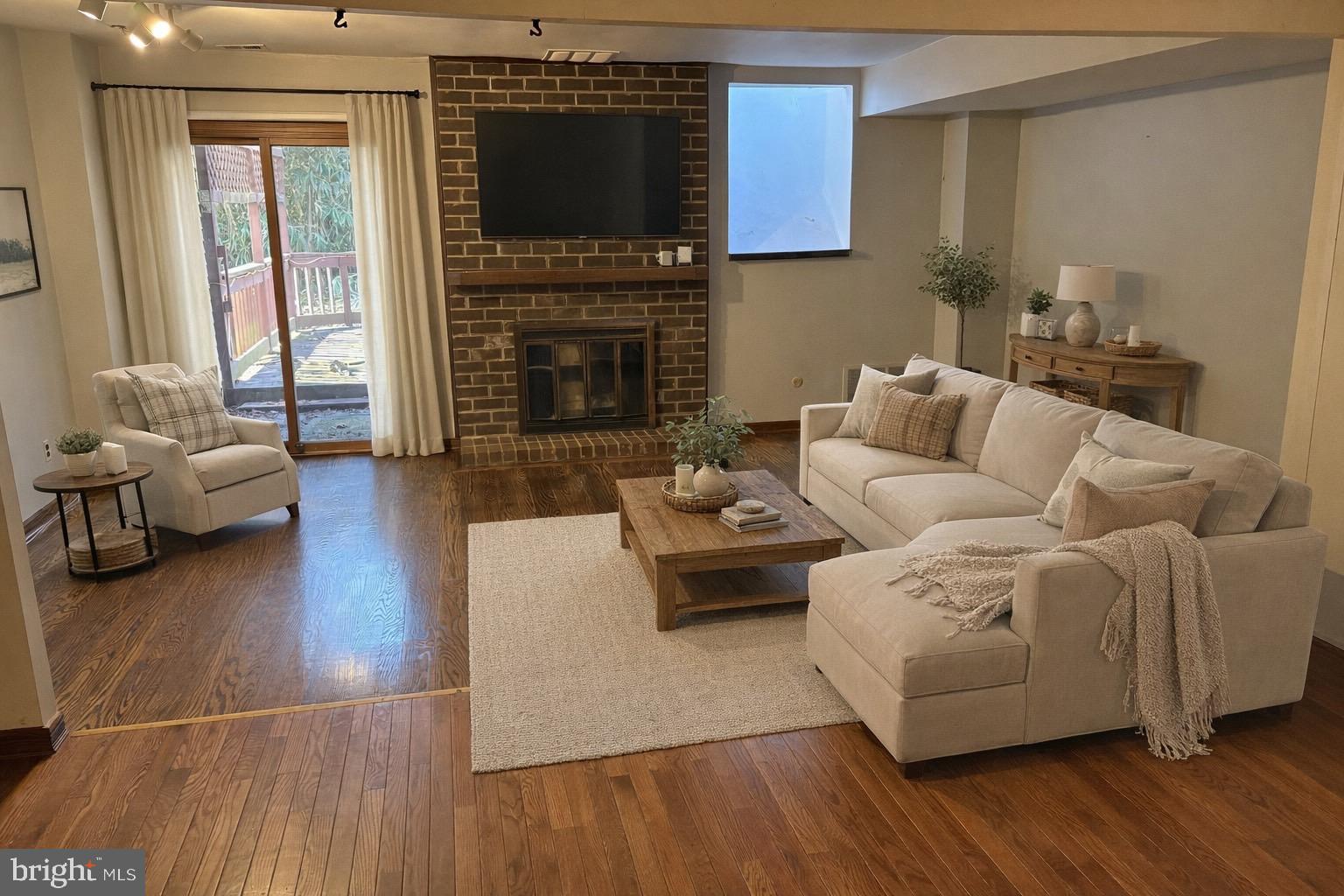 COMSTOCK - Residential