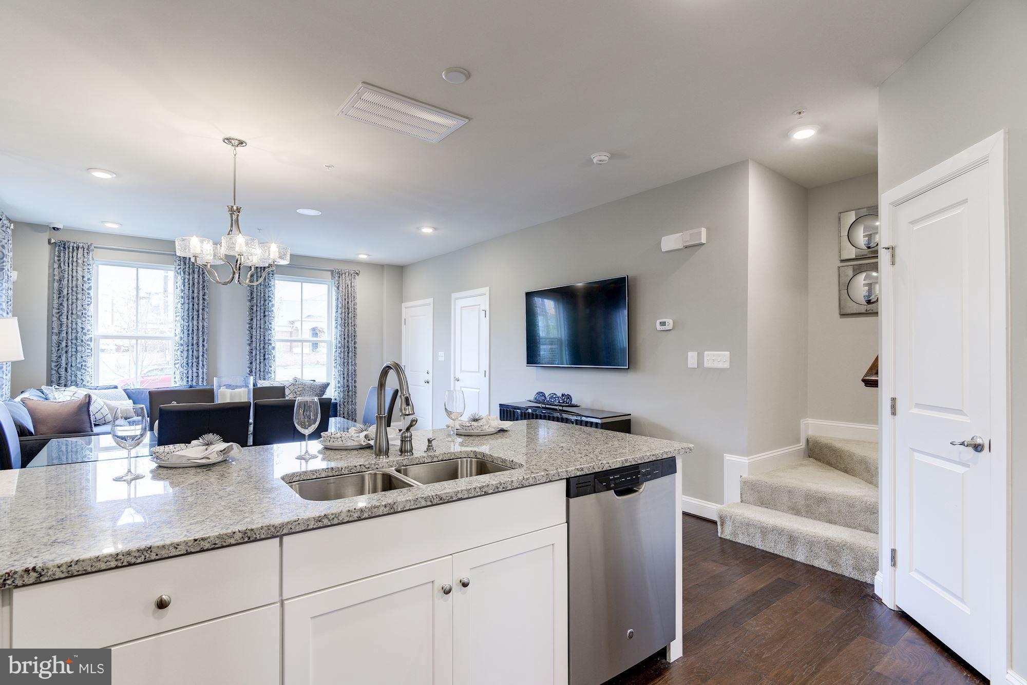 OAKDALE VILLAGE - Residential