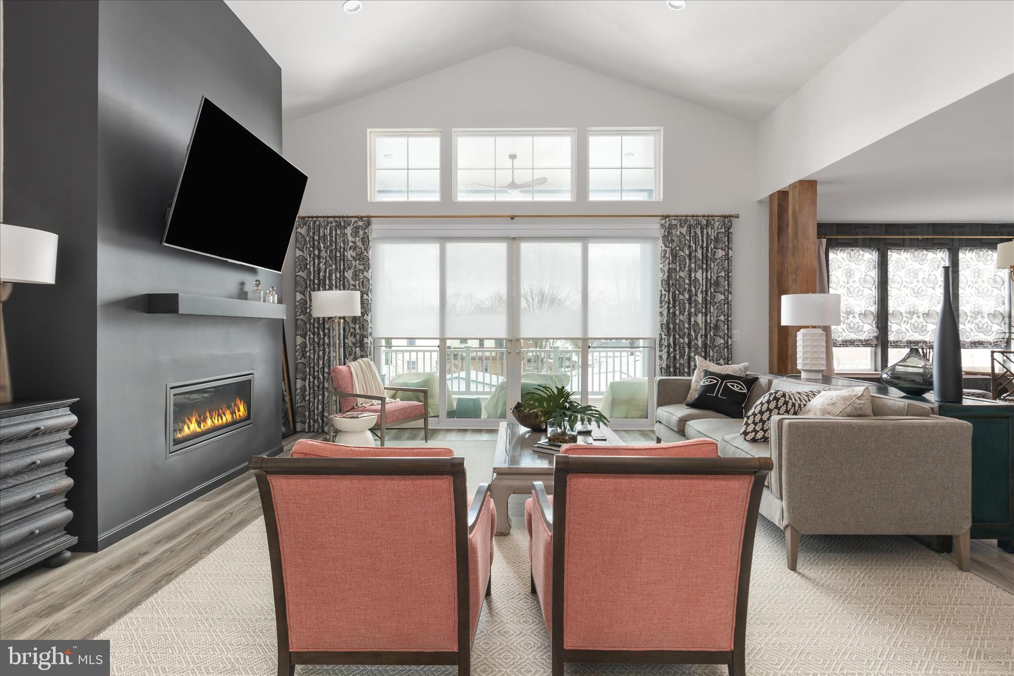 ABRAMS POINTE - Residential