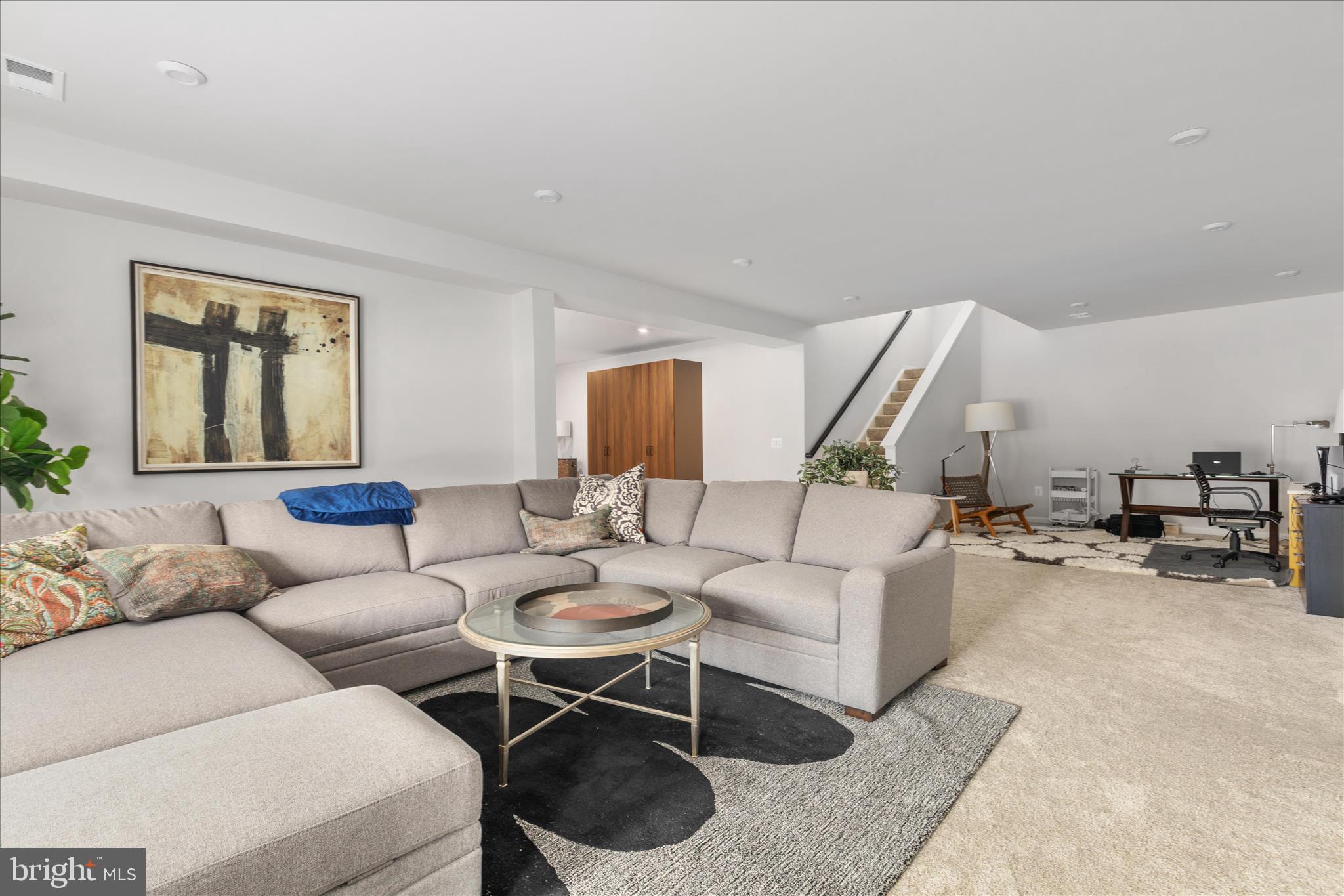 ABRAMS POINTE - Residential