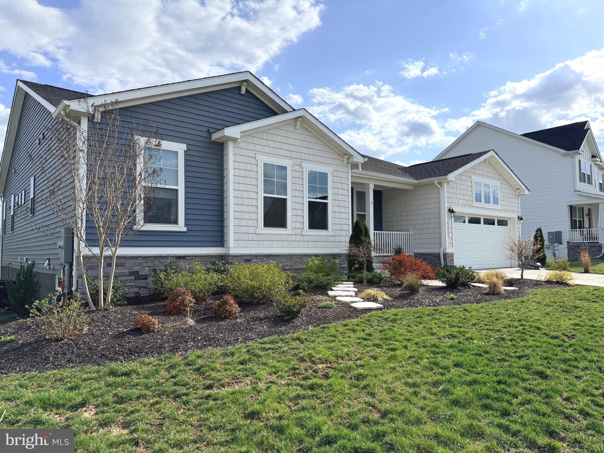 ABRAMS POINTE - Residential