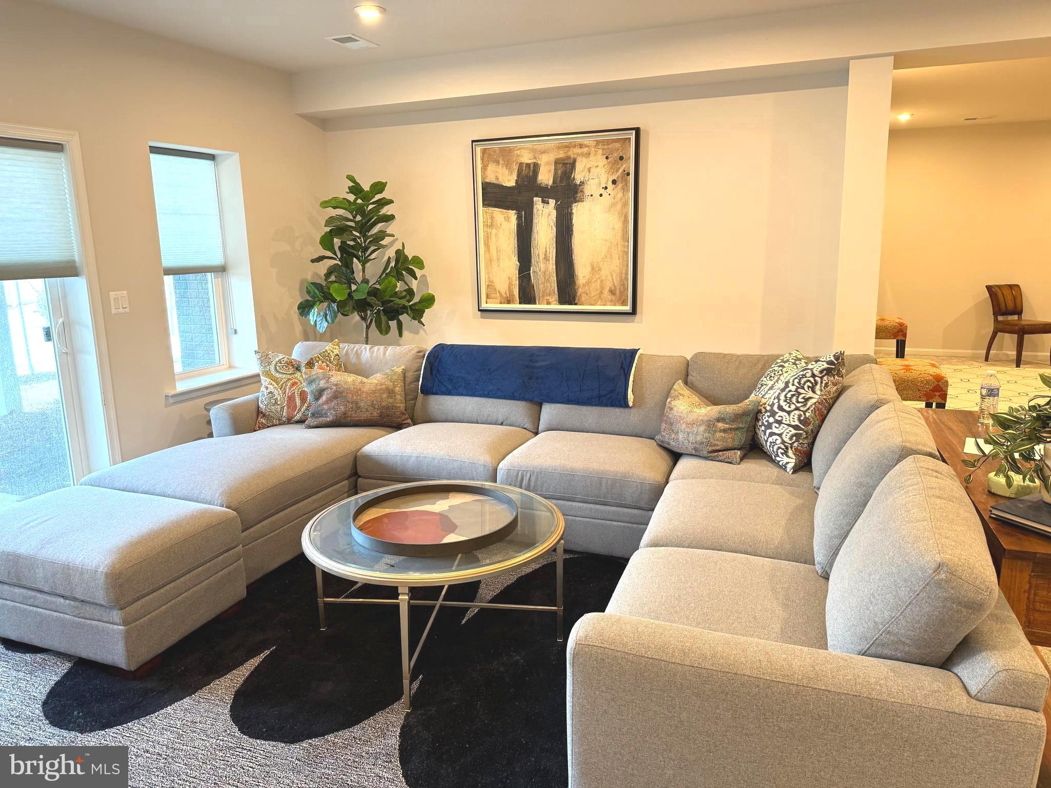 ABRAMS POINTE - Residential