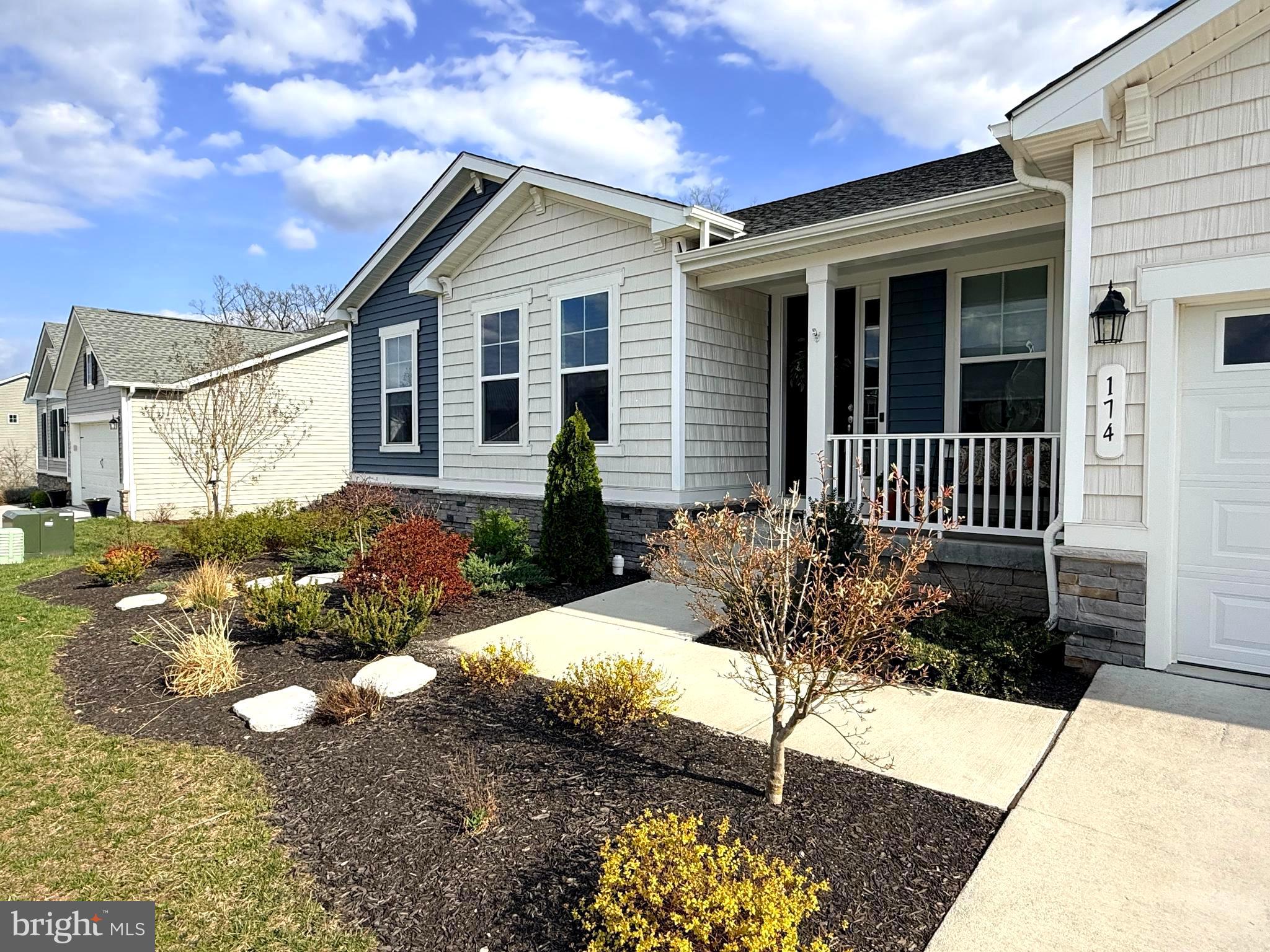 ABRAMS POINTE - Residential