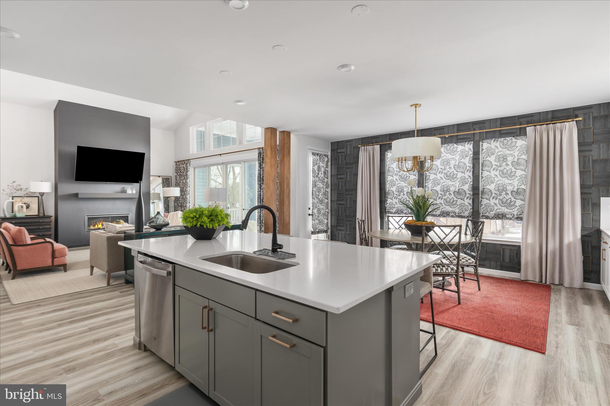 ABRAMS POINTE - Residential