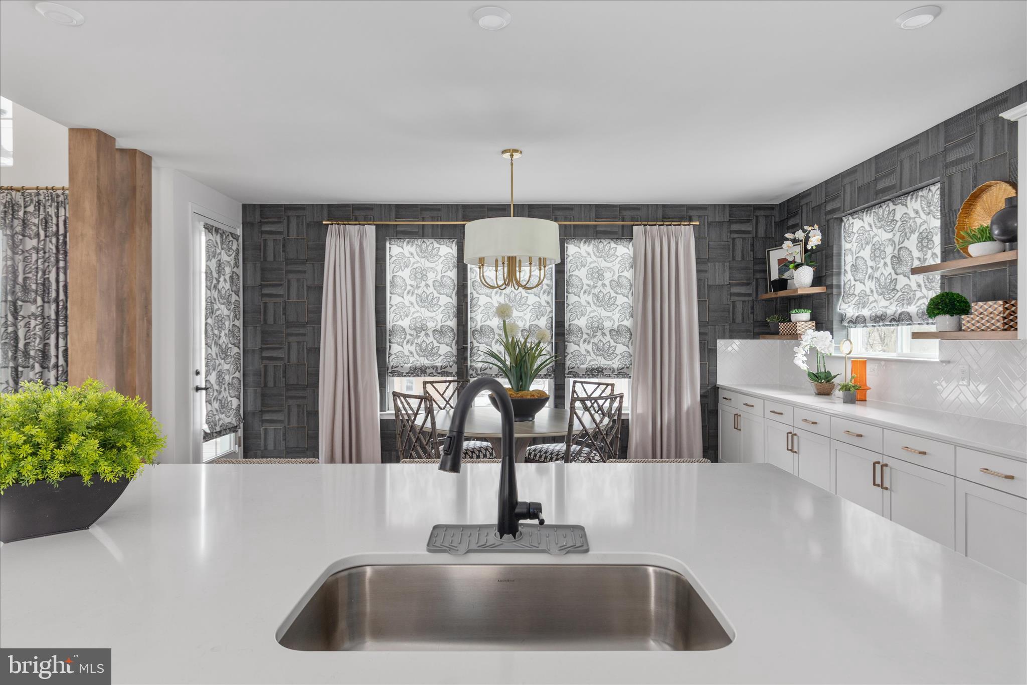 ABRAMS POINTE - Residential