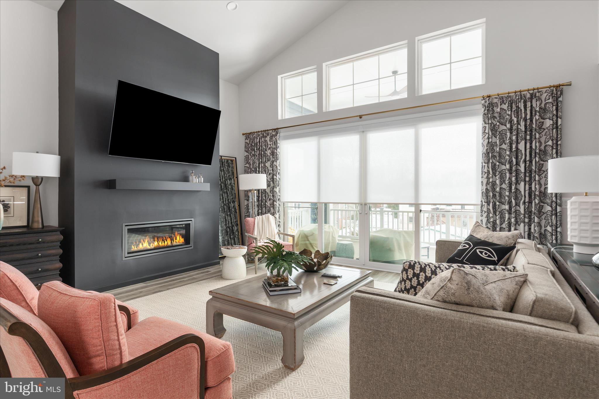 ABRAMS POINTE - Residential