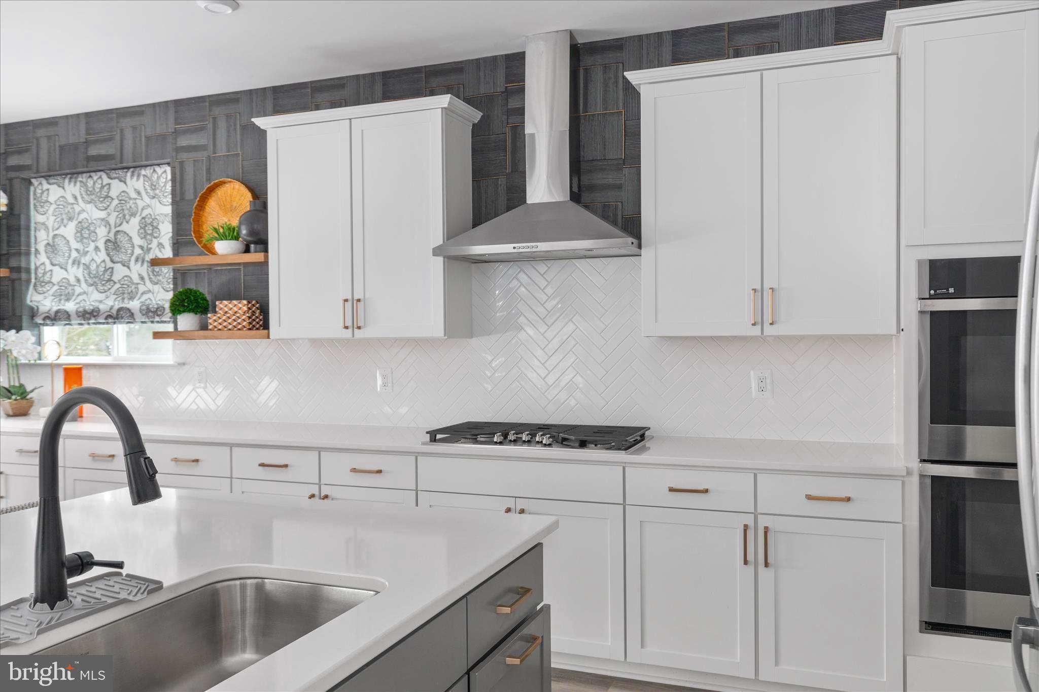 ABRAMS POINTE - Residential