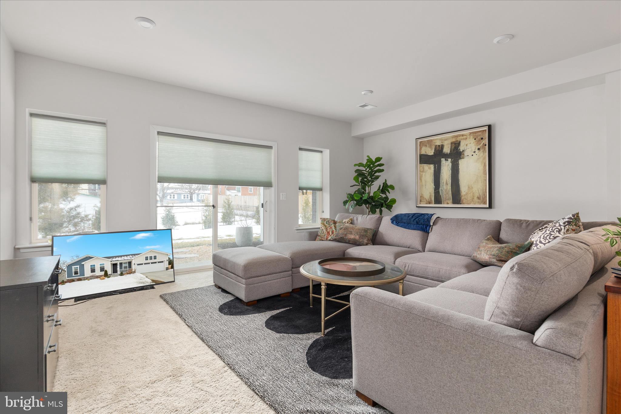 ABRAMS POINTE - Residential