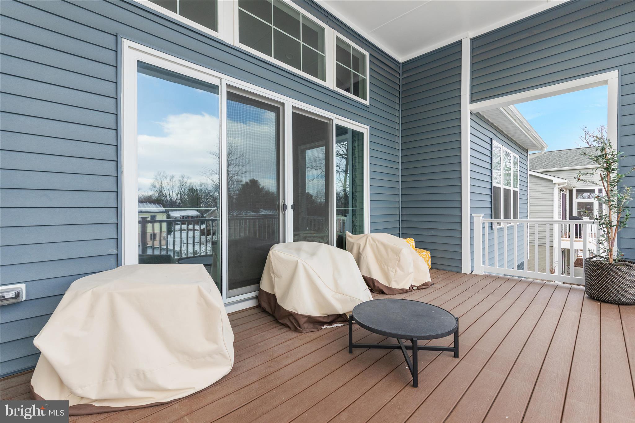 ABRAMS POINTE - Residential