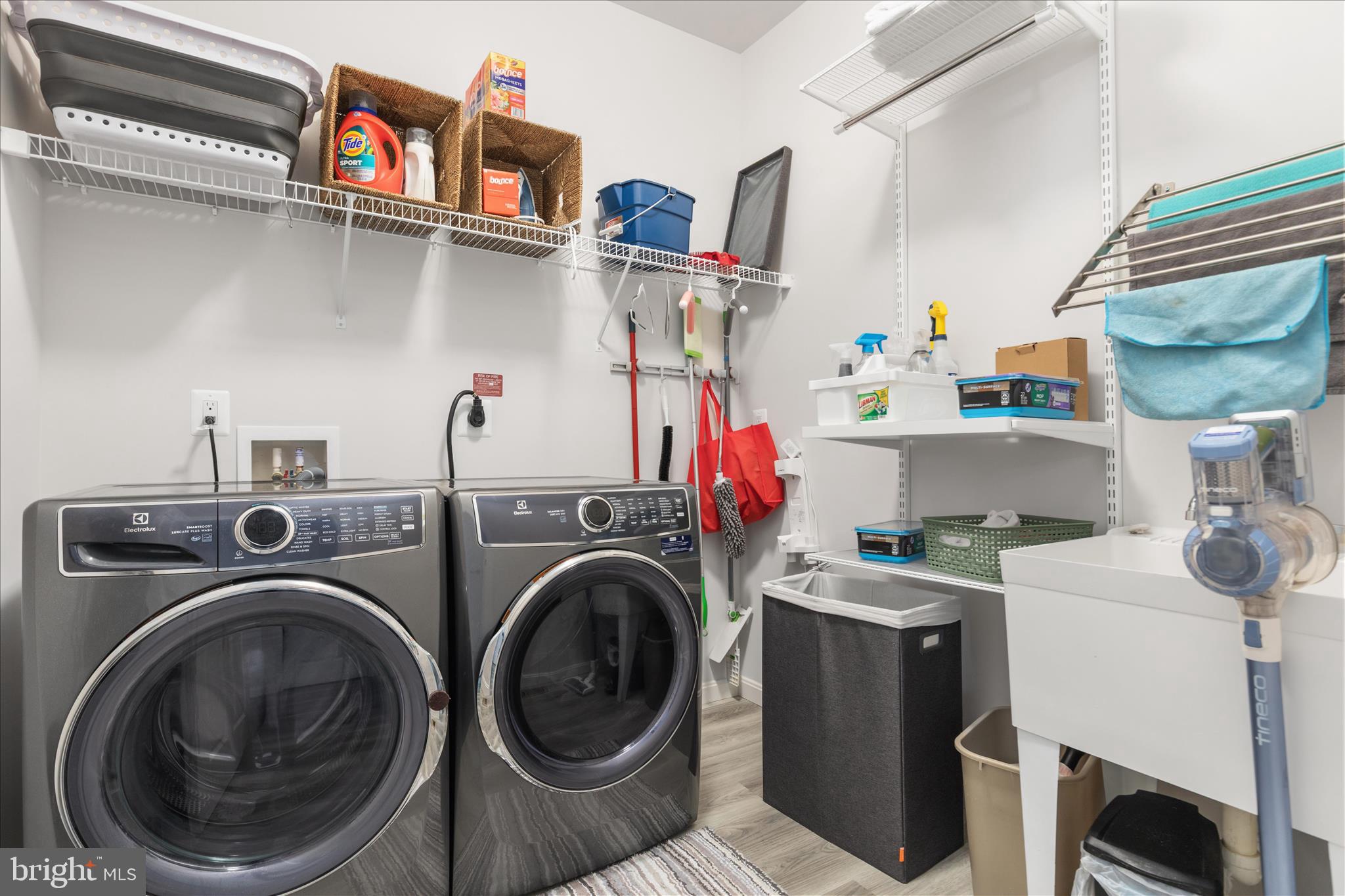 ABRAMS POINTE - Residential