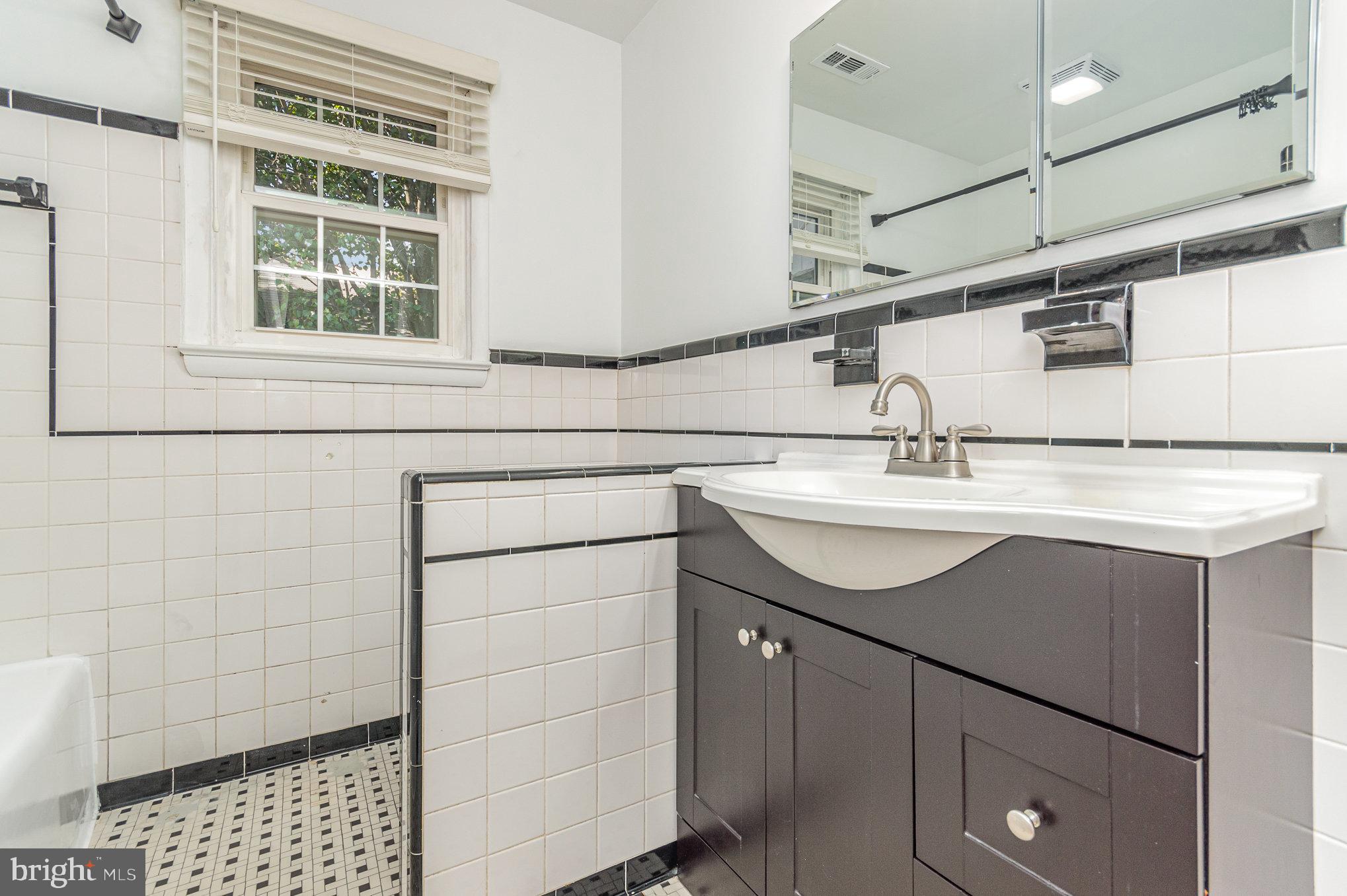 SOUTHGATE VALE - Residential Lease