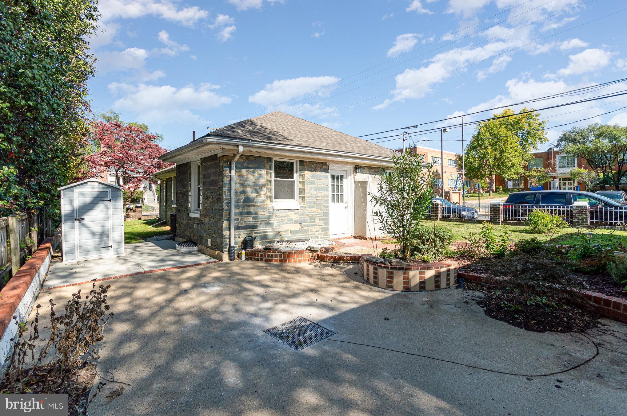 SOUTHGATE VALE - Residential Lease