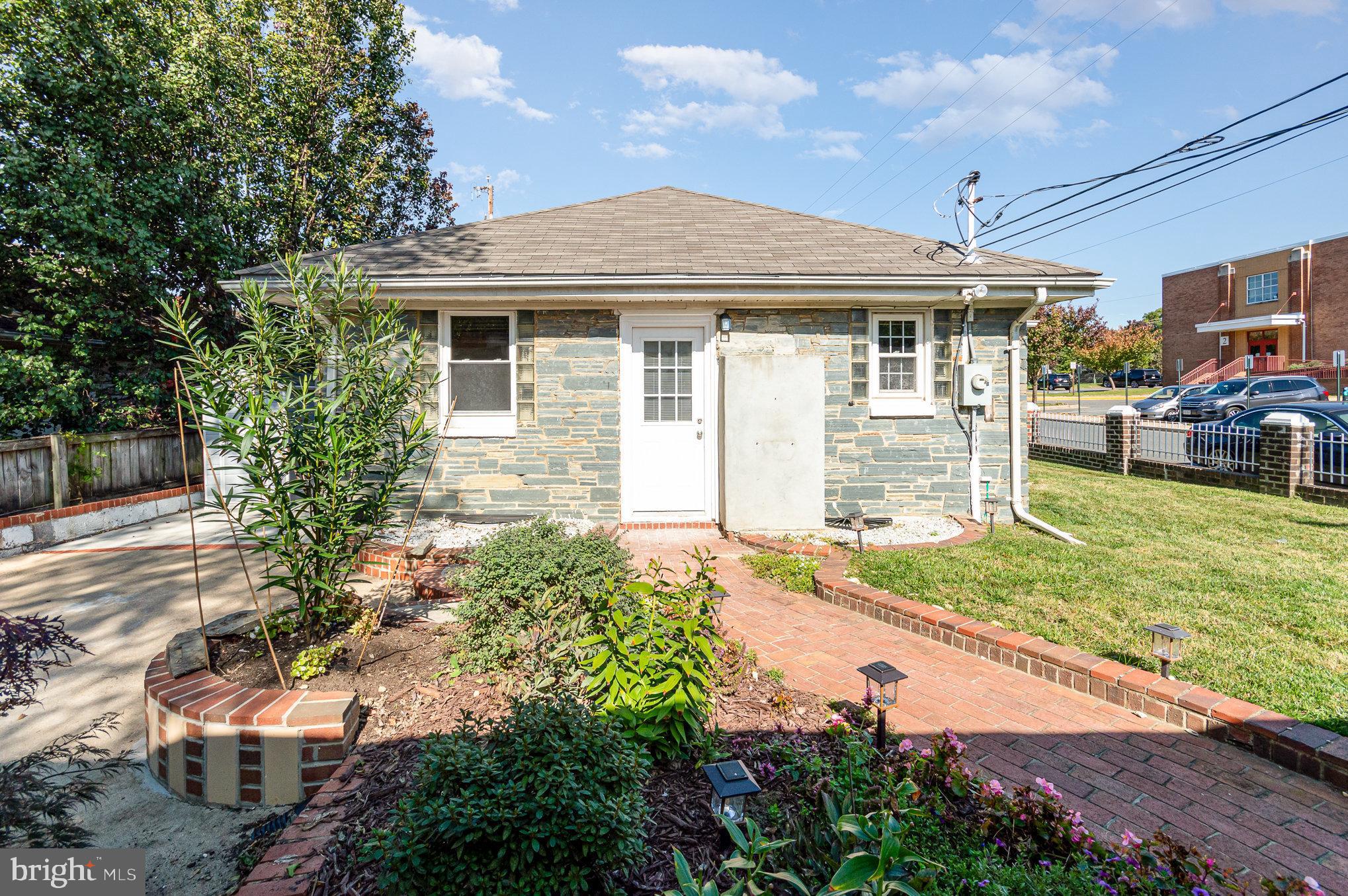 SOUTHGATE VALE - Residential Lease