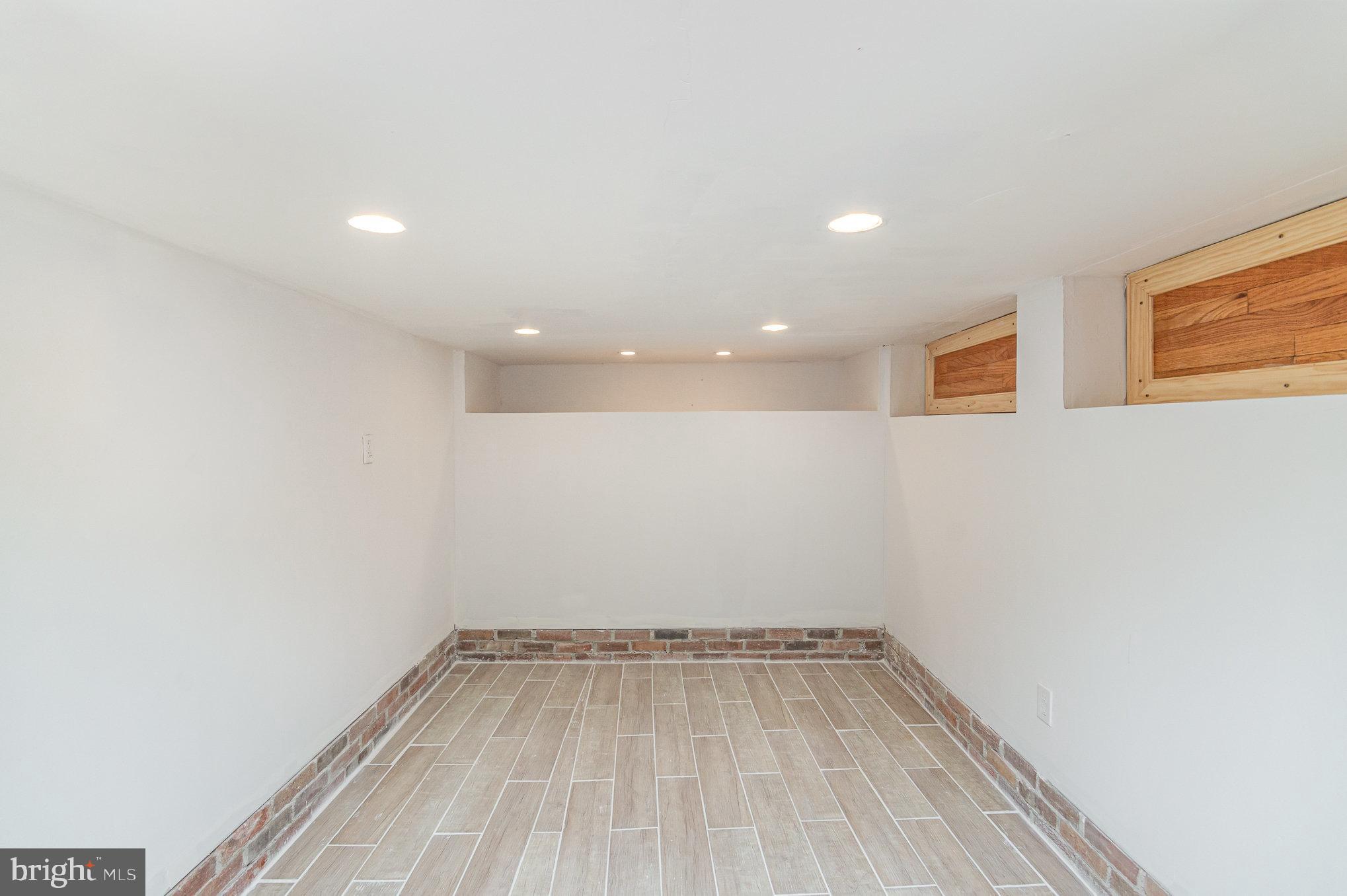 SOUTHGATE VALE - Residential Lease