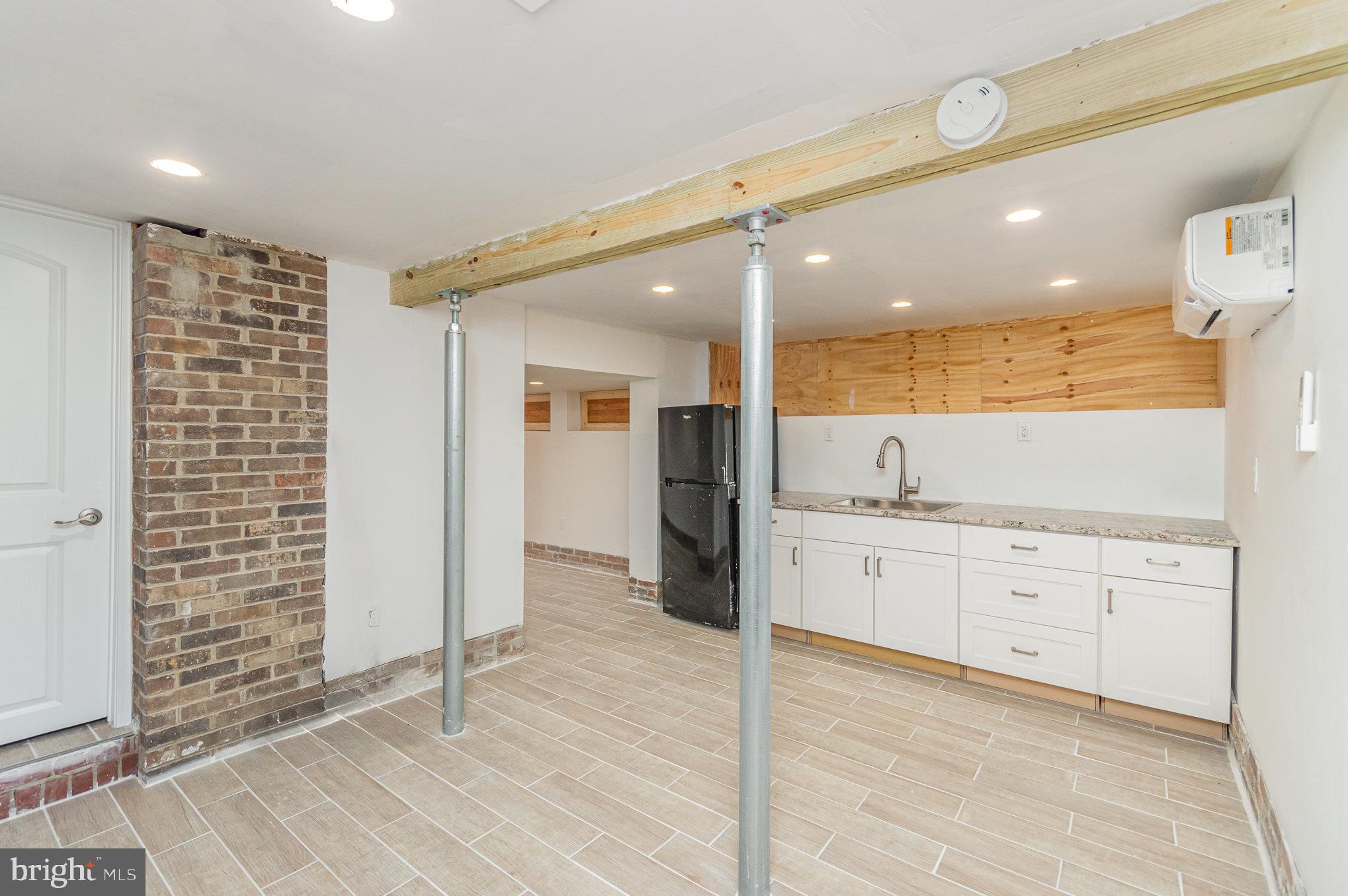 SOUTHGATE VALE - Residential Lease