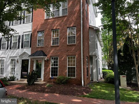 Condo For Sale - 257 Cameron Station Boulevard<br/> ALEXANDRIA, VA 22304