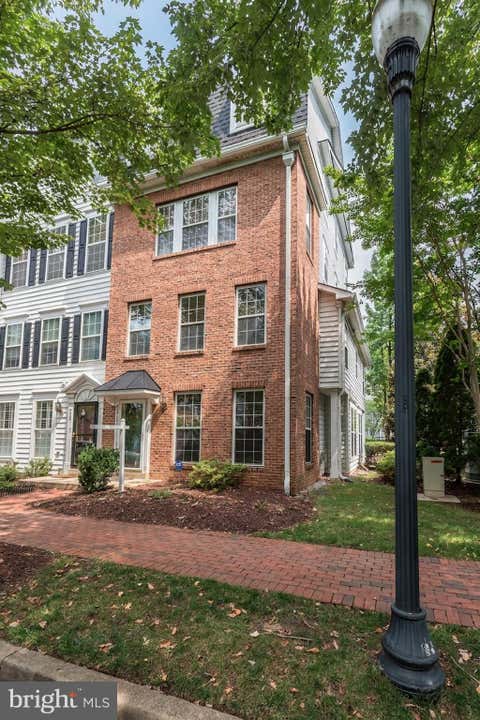 Condo For Sale - 257 Cameron Station Boulevard<br/> ALEXANDRIA, VA 22304