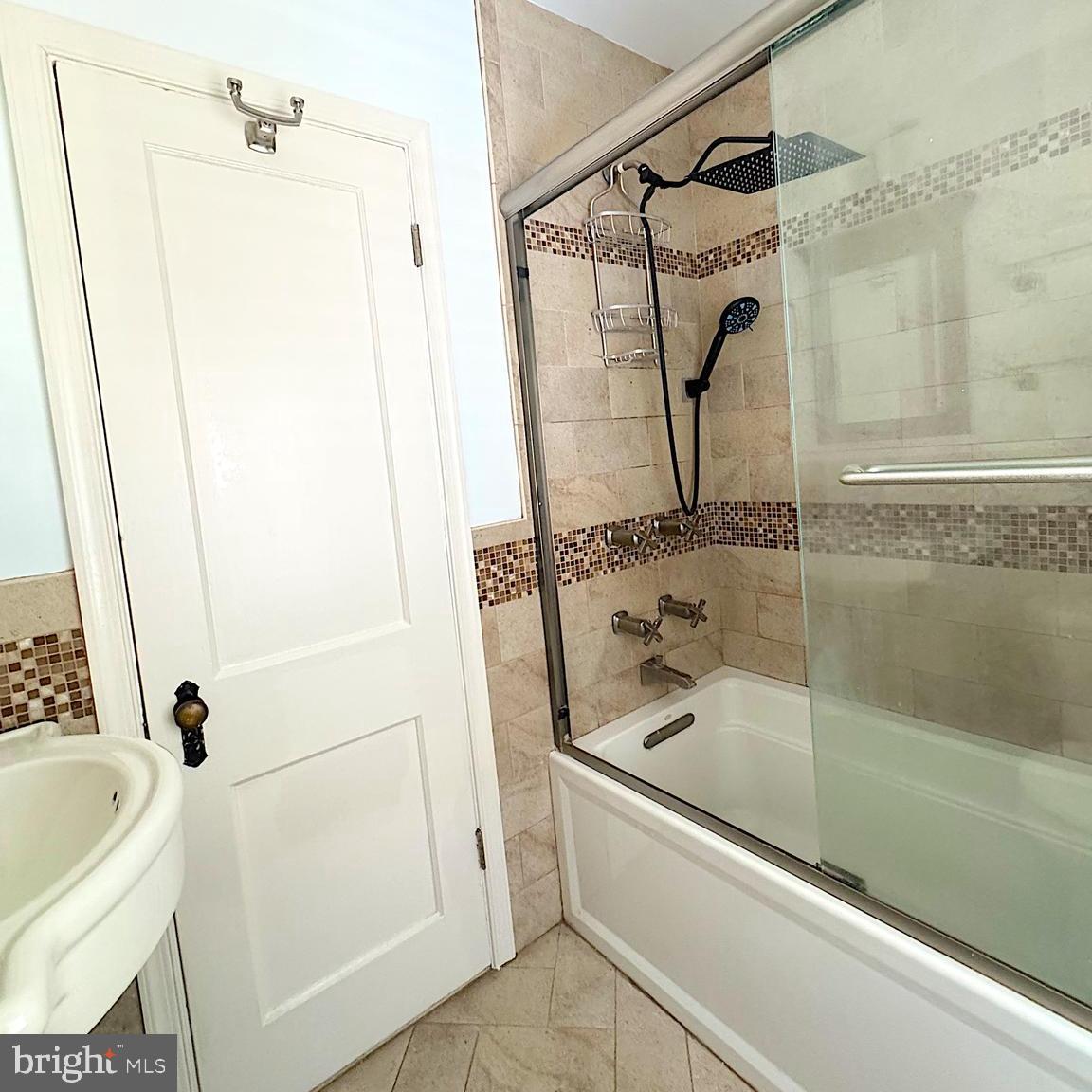 GLEBEWOOD - Residential Lease