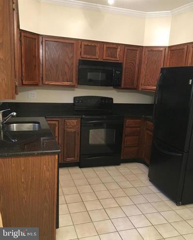 COLUMBIA SQUARE - Residential Lease