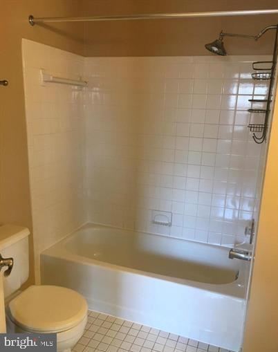 COLUMBIA SQUARE - Residential Lease