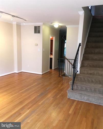 COLUMBIA SQUARE - Residential Lease