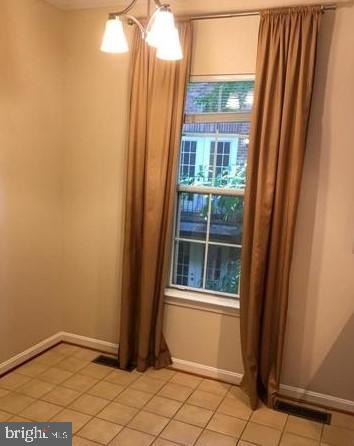 COLUMBIA SQUARE - Residential Lease