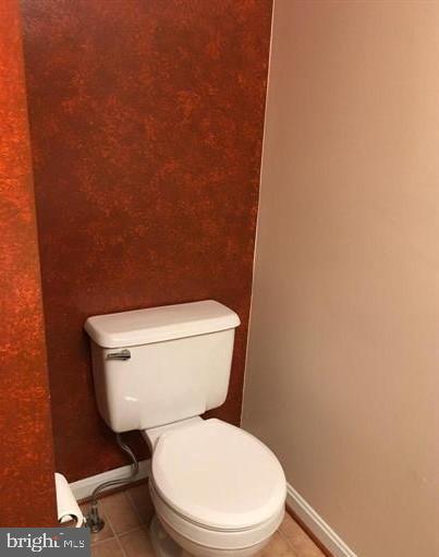 COLUMBIA SQUARE - Residential Lease