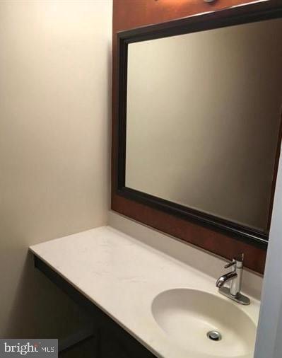 COLUMBIA SQUARE - Residential Lease