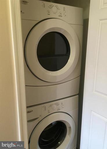 COLUMBIA SQUARE - Residential Lease