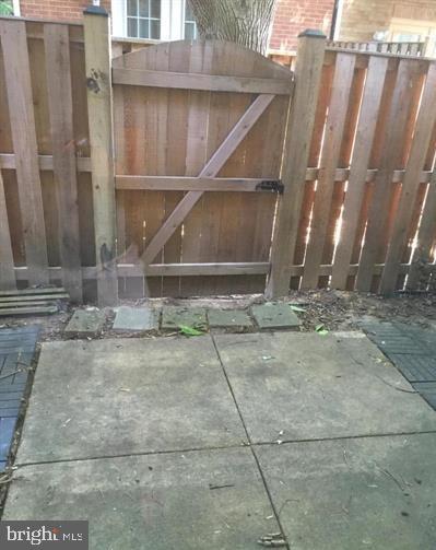 COLUMBIA SQUARE - Residential Lease