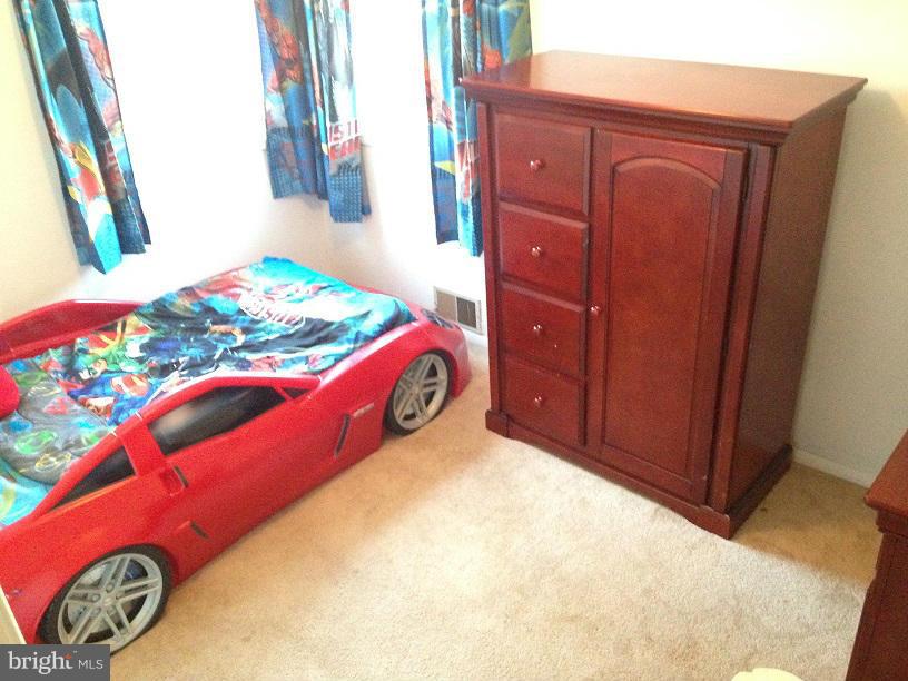 PLEASANTVILLE - Residential